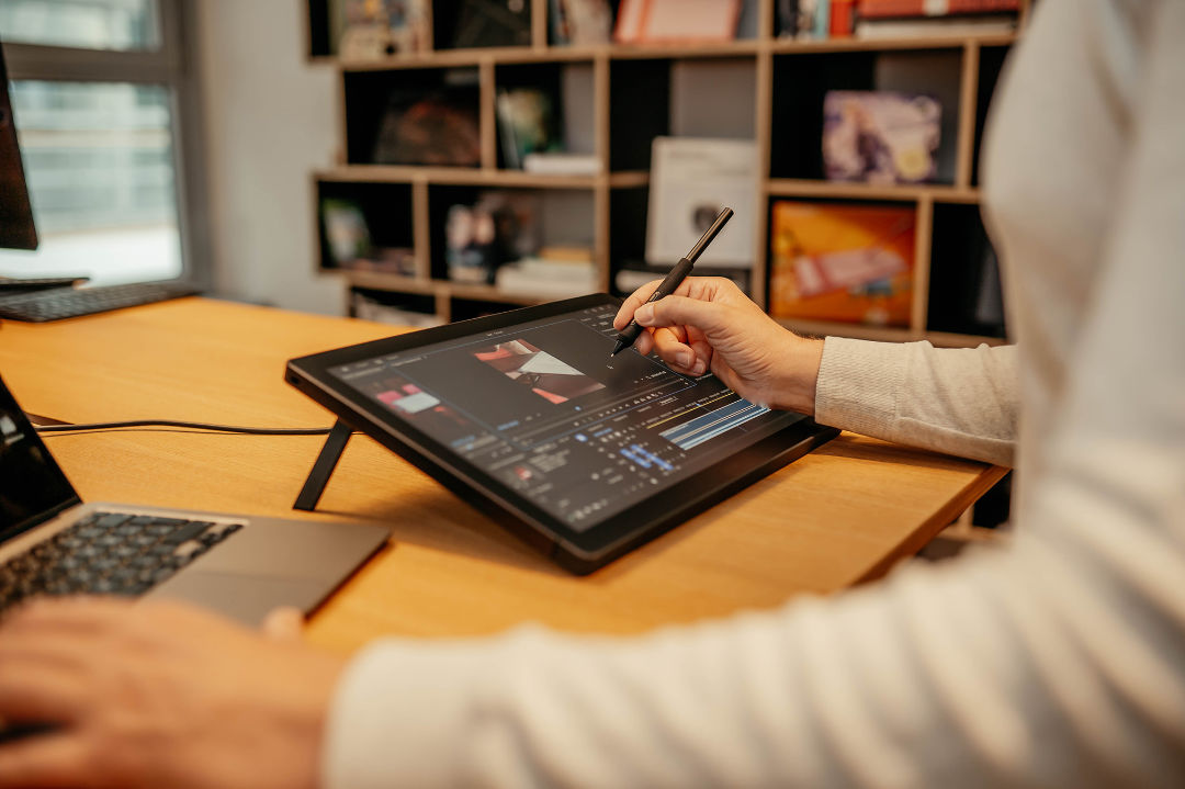 Wacom Cintiq 16 drawing display